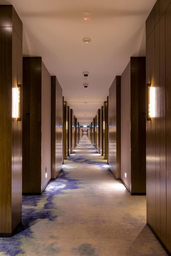 M Resort & Hotel Kuala Lumpur Exteriér fotografie A corridor at the hotel